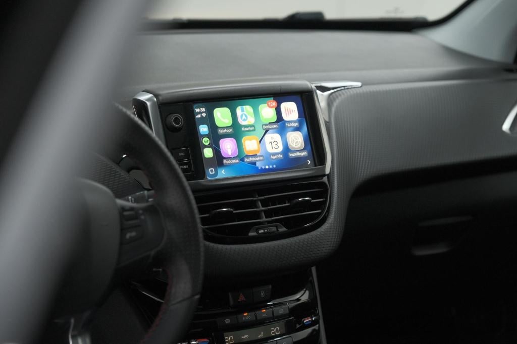 Peugeot 2008 puretech 110 eat6 gt line | trekhaak | panoramadak | apple car