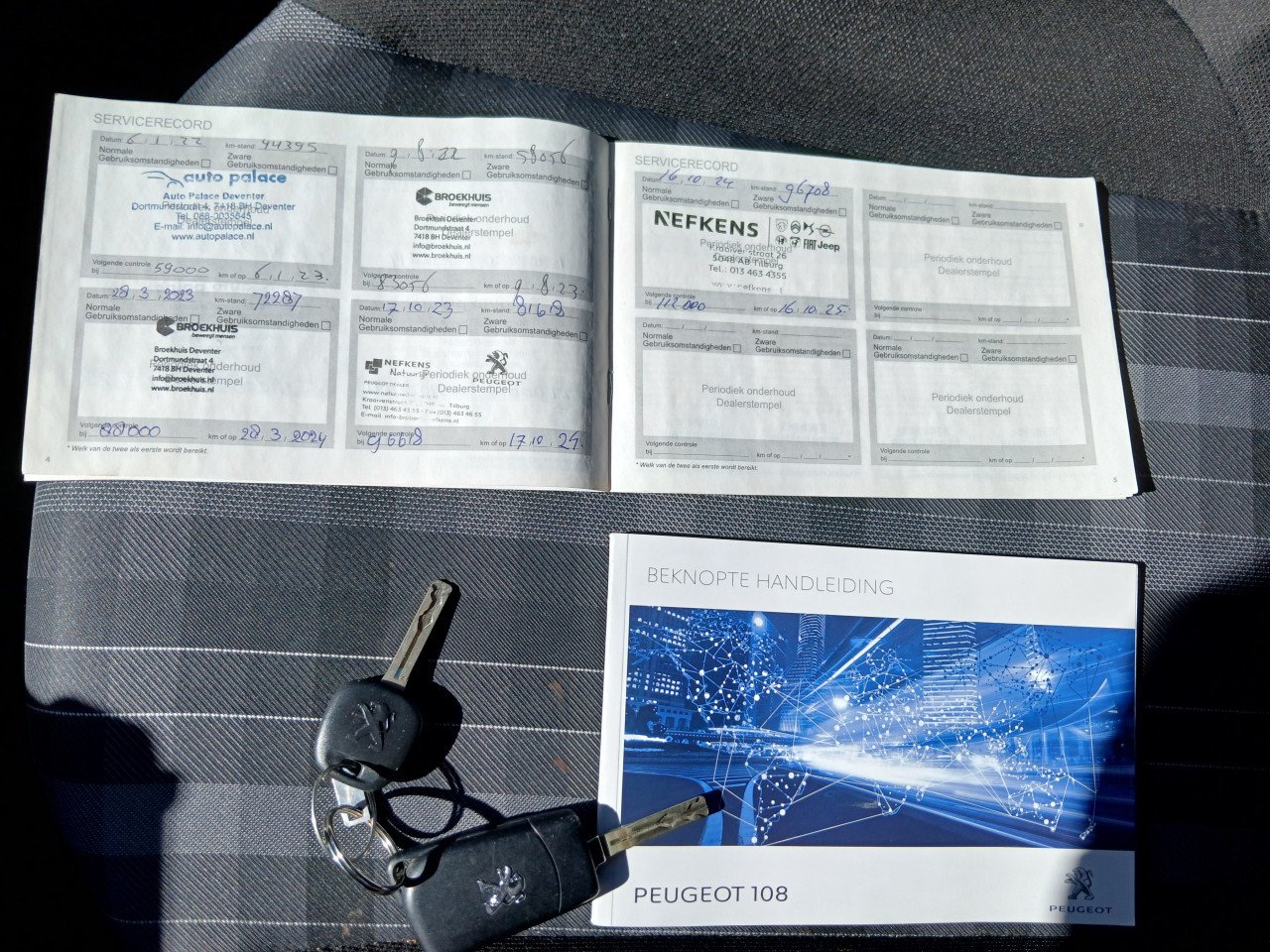 Peugeot 108 5 drs zwart met ecc