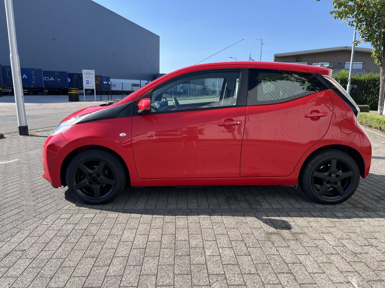 Toyota aygo rood 5deurs 2014 AIRCO NL AUTO NAP
