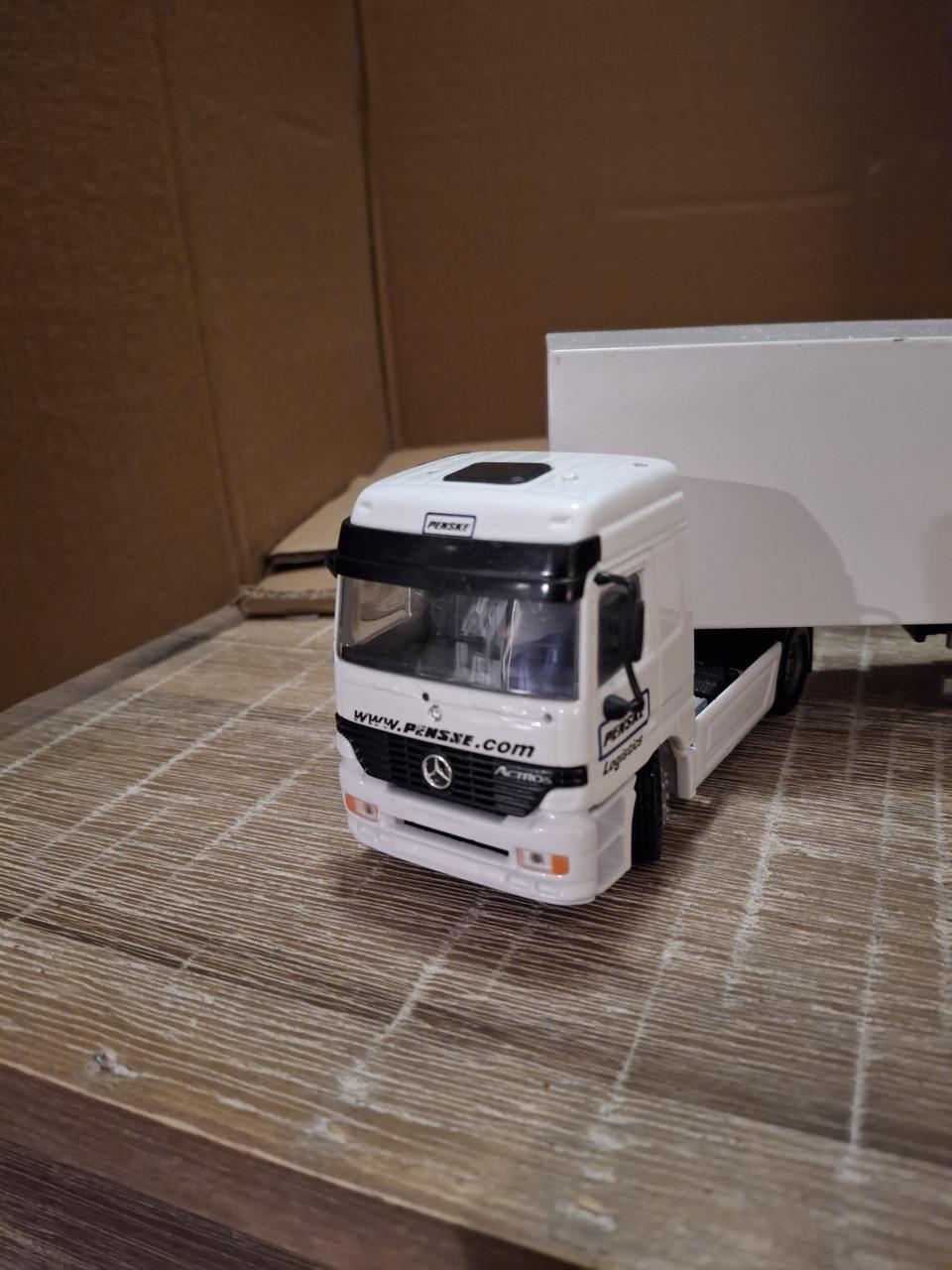 Mercedes Model vrachtwagen .