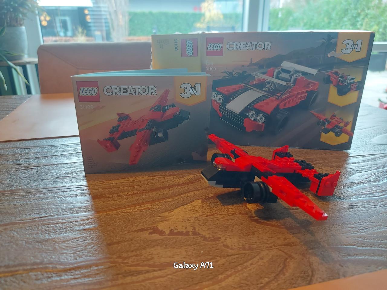 Lego creator 31100