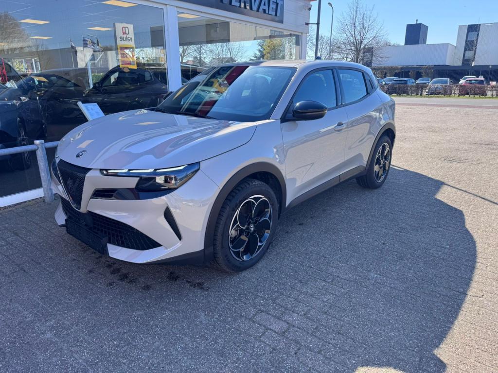 Alfa Romeo Junior elettrica 54 kwh