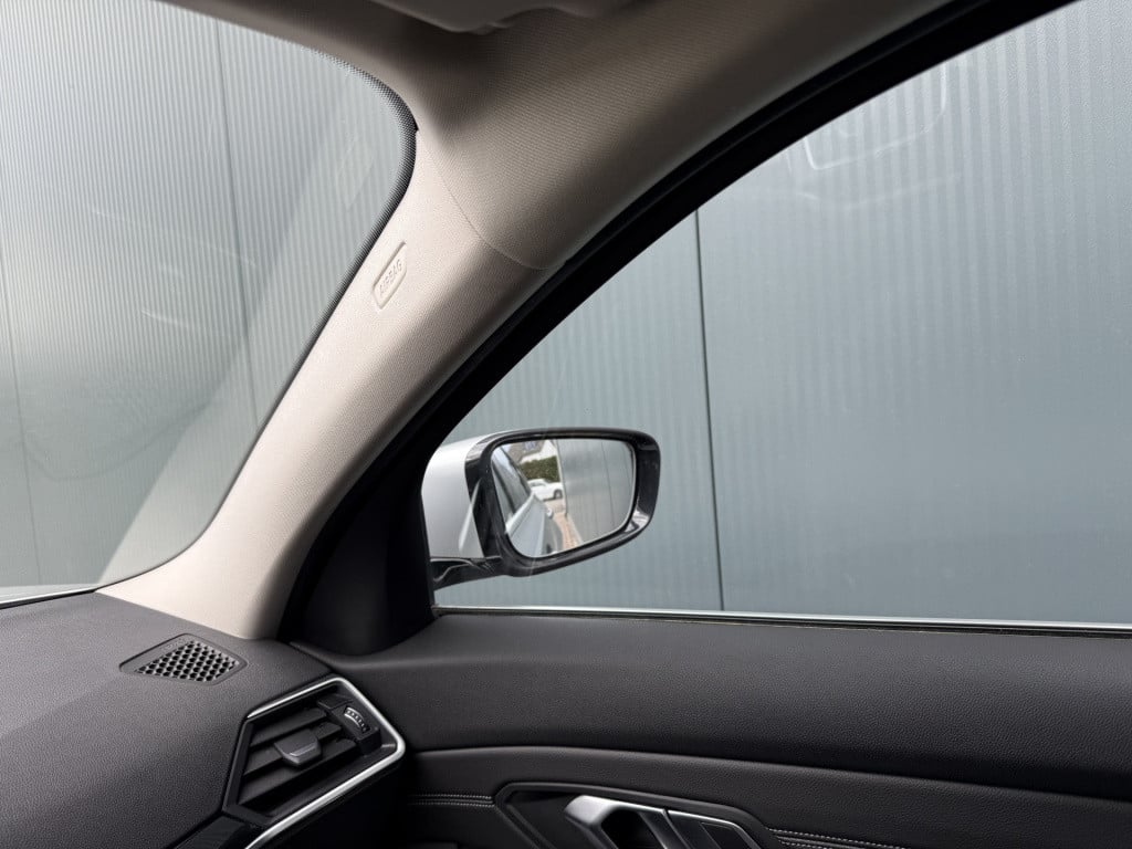 BMW 3-serie 320i automaat high executive sedan