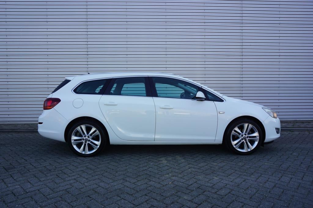 Opel Astra sports tourer 1.4 turbo sport airco / cruise / navi / elektr. ra