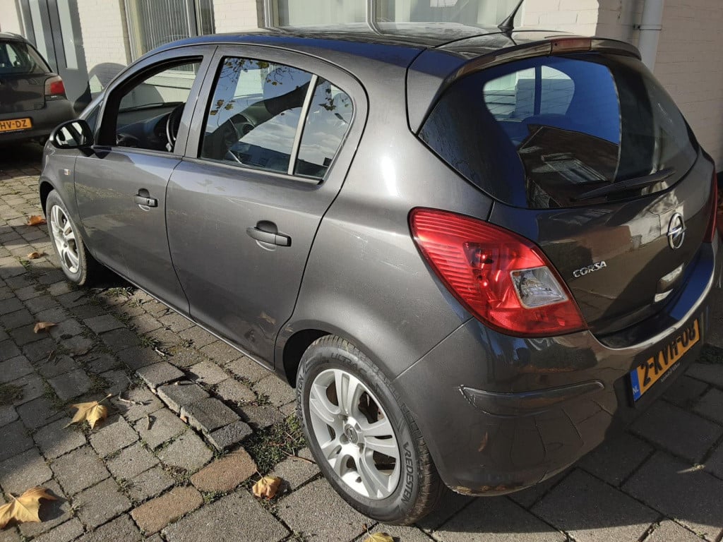Opel Corsa 1.2-16v cosmo