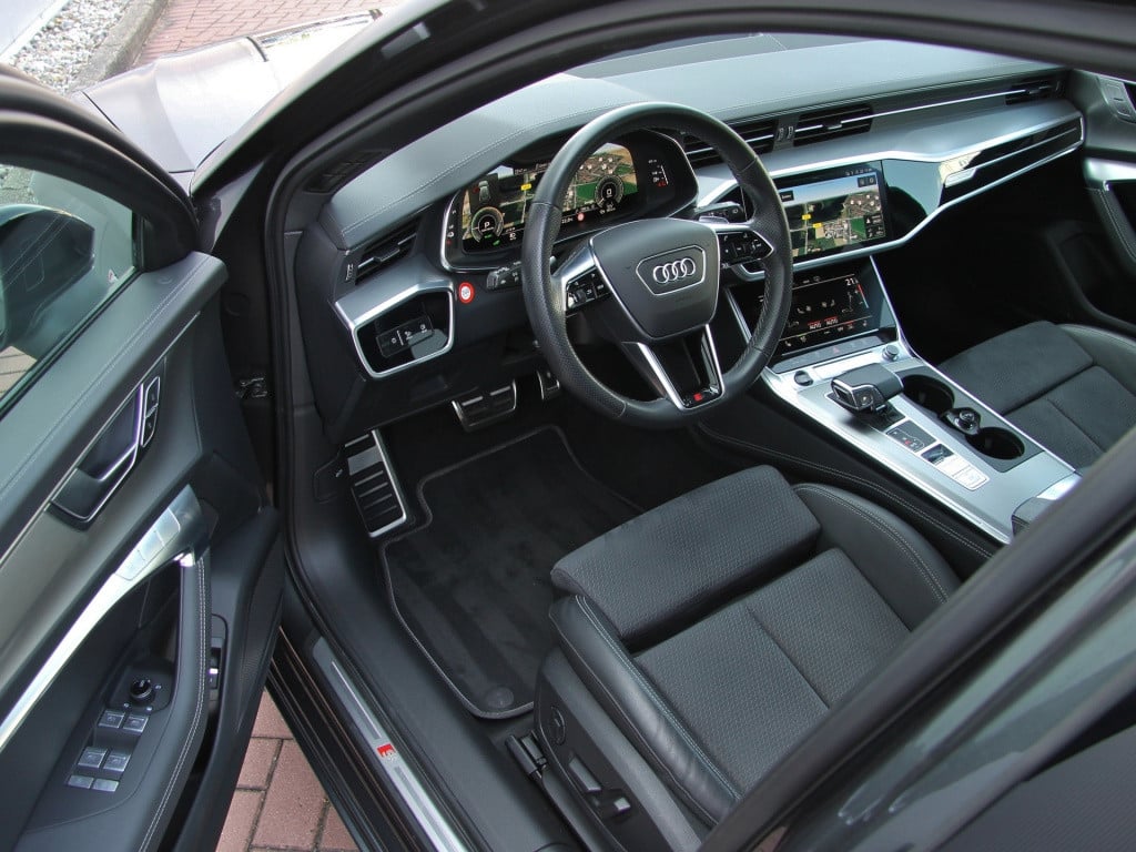 Audi A6 avant 55tfsi e hybrid 367pk quattro competition s-line | pano dak |