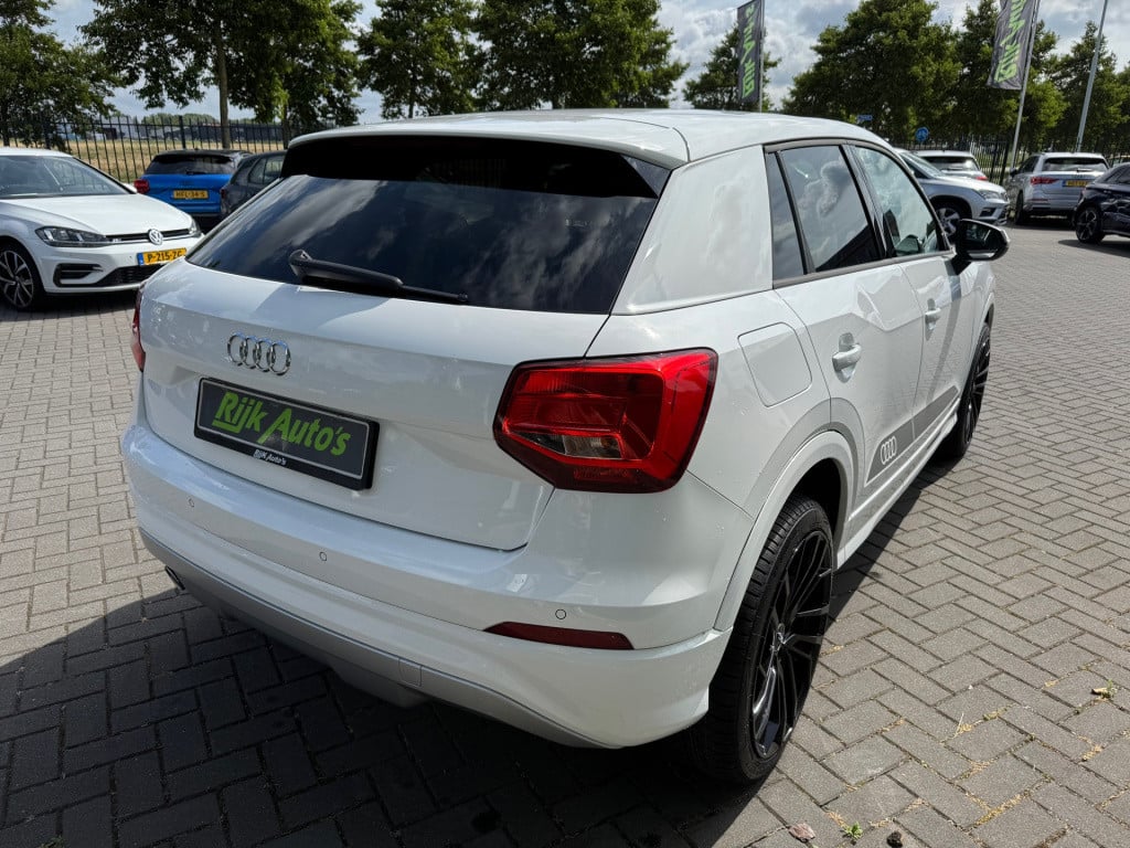 Audi Q2 30 tfsi sport * keyless * stoelverwarming * pdc 2x