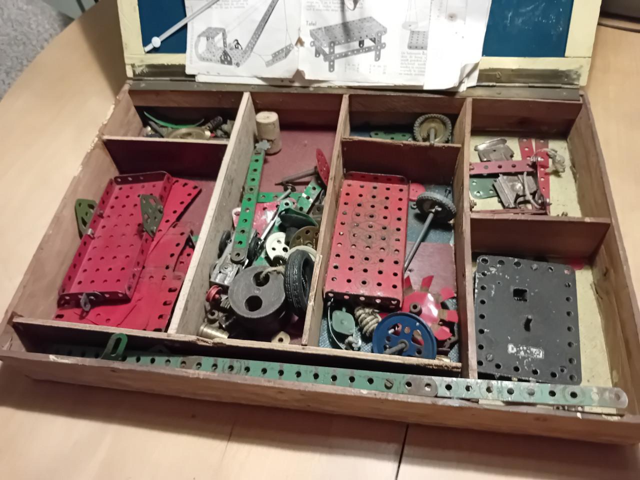 Een orginele Meccano doos.
