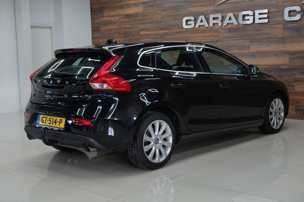 Volvo V40 2.0 t3 momentum | cruise | pdc | leder |