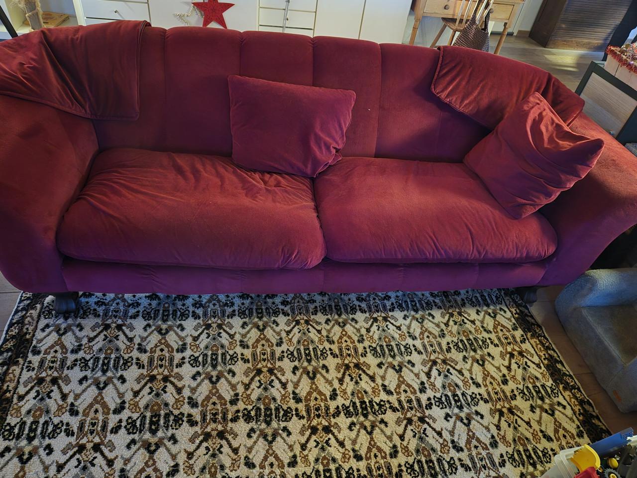 GRATIS afhalen in Middelburg vanaf 2/1 wijnrode 3-zits bank