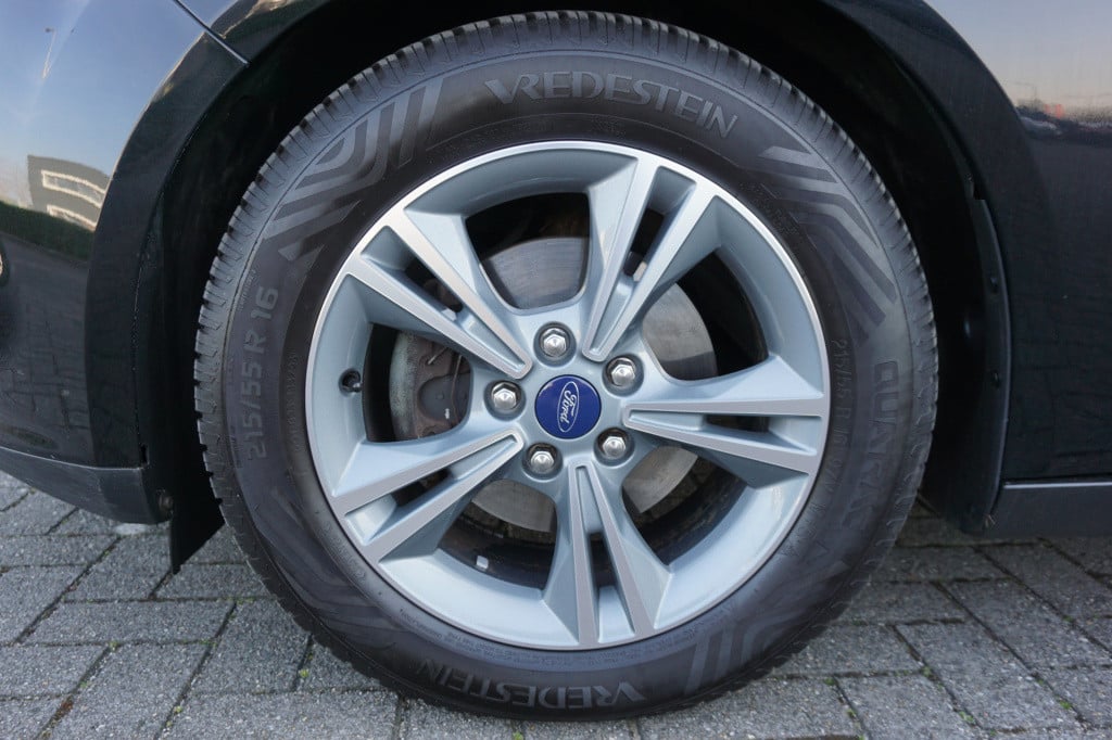 Ford Focus 1.0 ecoboost edition airco / cruise / elektr. ramen / lm velgen 