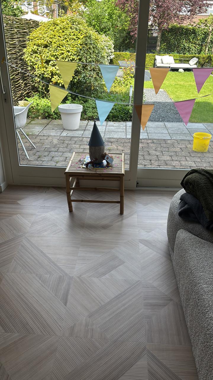 Eettafel met stoelen