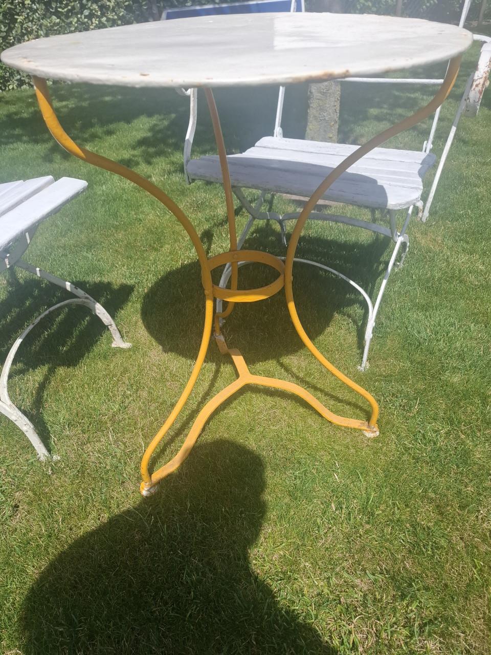Zeer oude tuinset