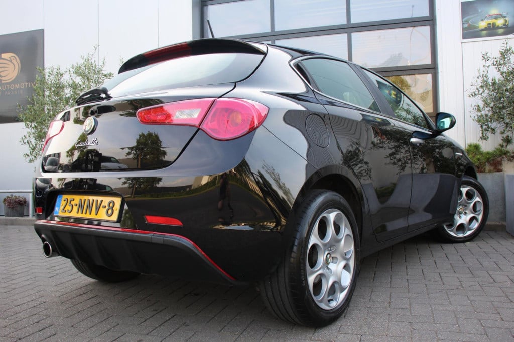 Alfa Romeo Giulietta 1.4 t distinctive - airco - cruise control -dealer oh!