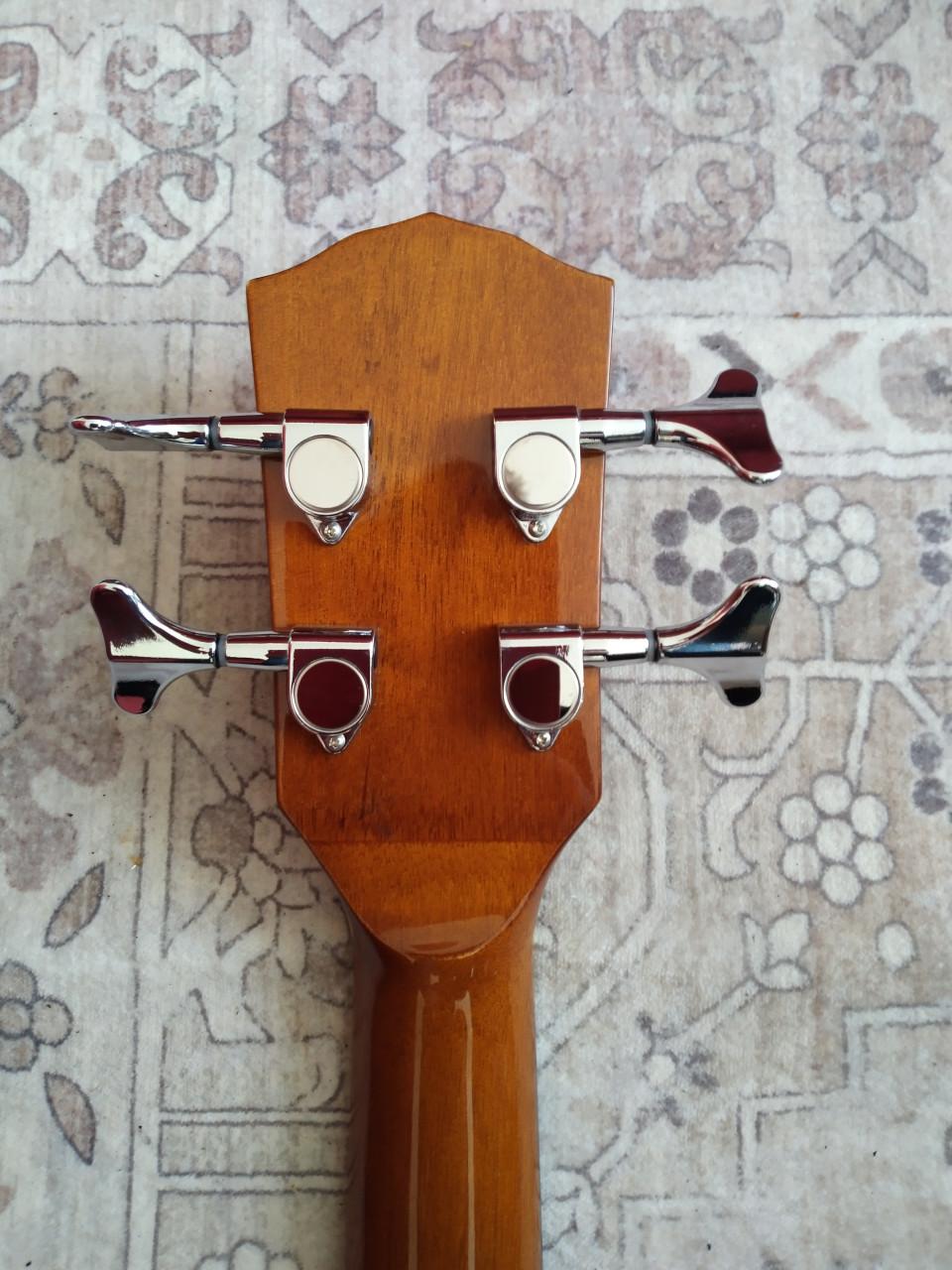 Fender CB-60SCE semi-acoustische basgitaar z.g.a.n. 175 euro!