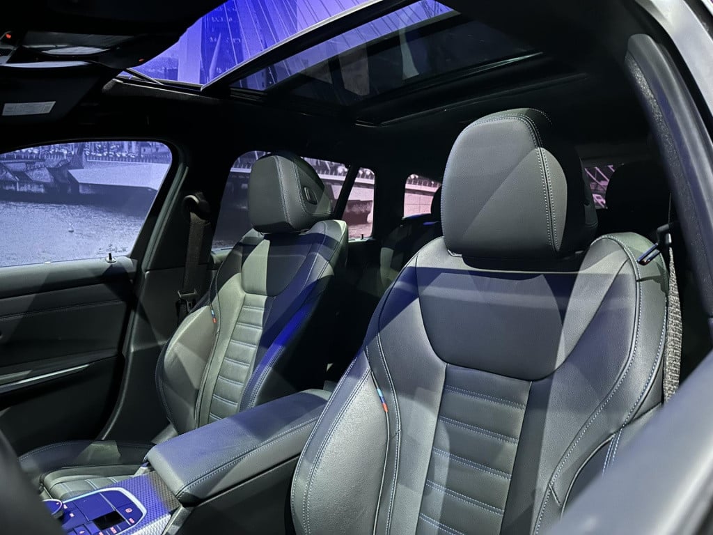 BMW 3-serie touring 330e xdrive *pano*360camera*sportstoelen*laser*eibach*
