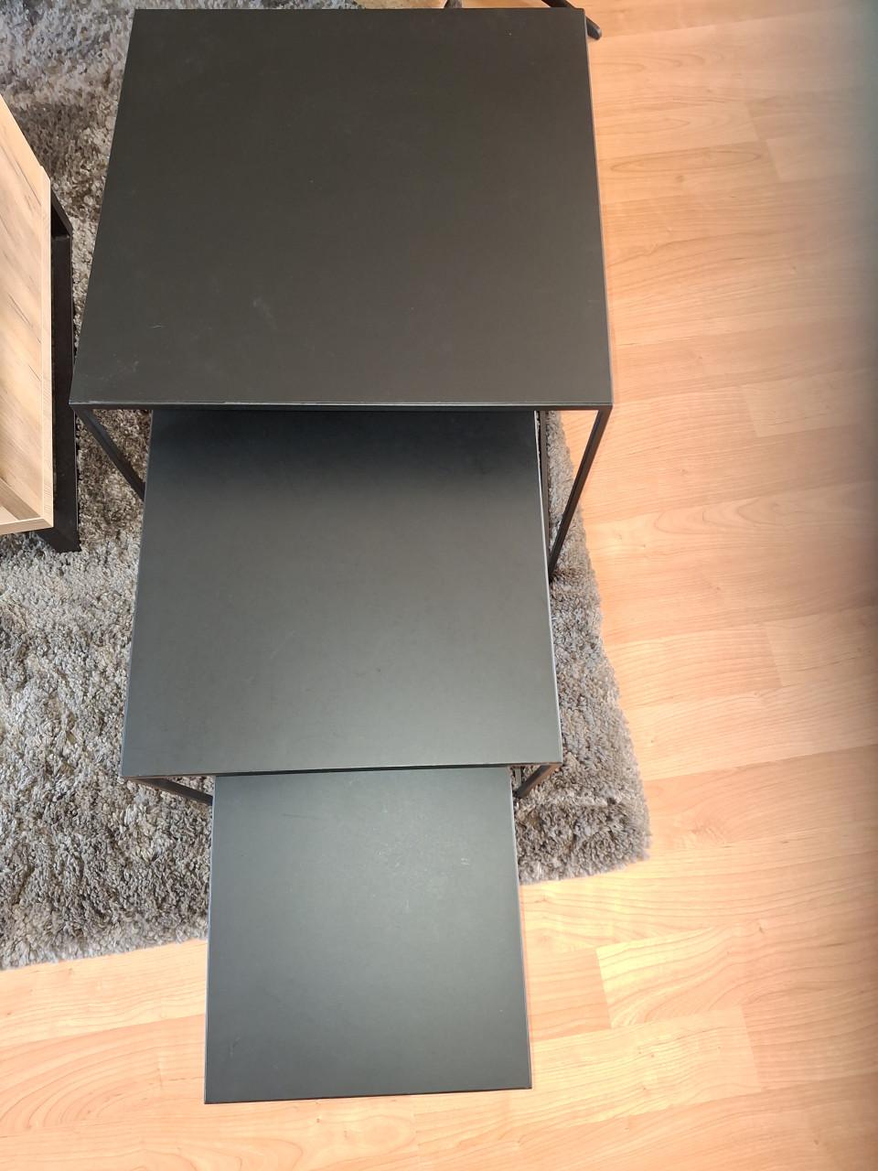 Staande lamp met 3 poot hout en 2 kappen en salontafels of bijzettafeltjes