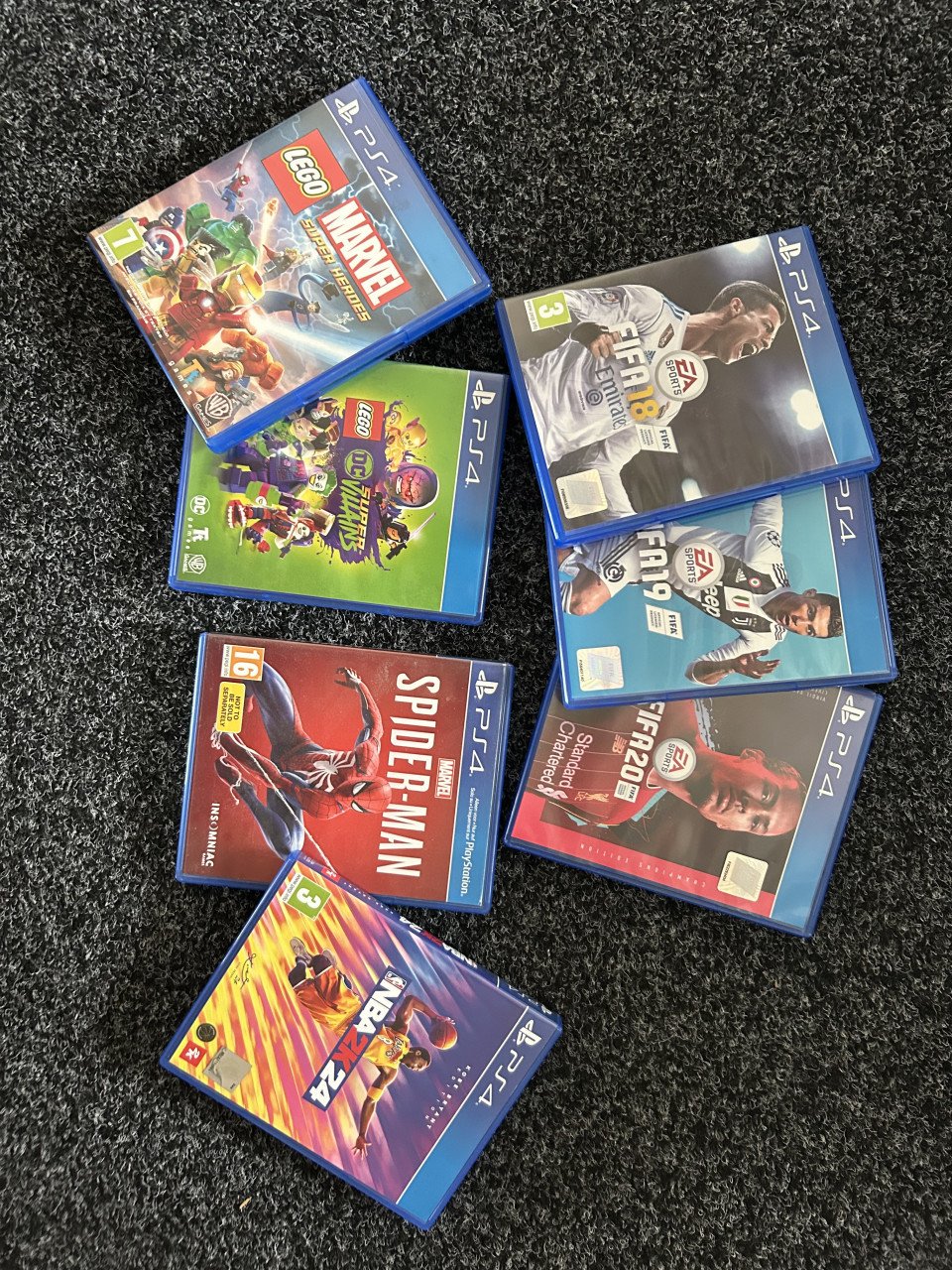 PlayStation4 + 7 games