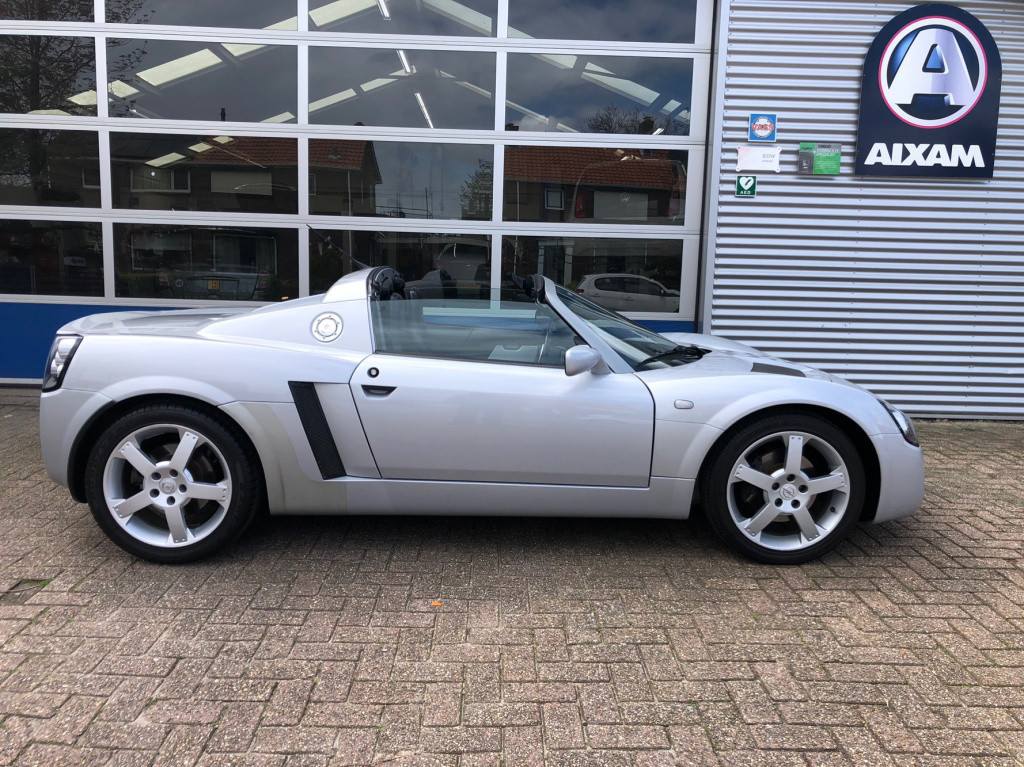 Opel Speedster 2.2-16v perfect onderhouden.