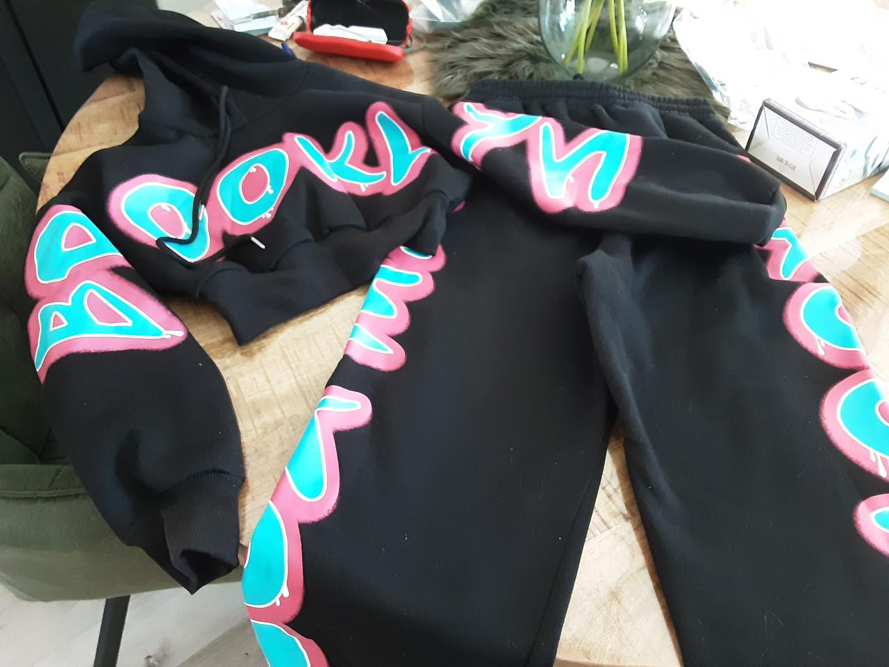 Als nieuw  leuk joggingpak  mt XS