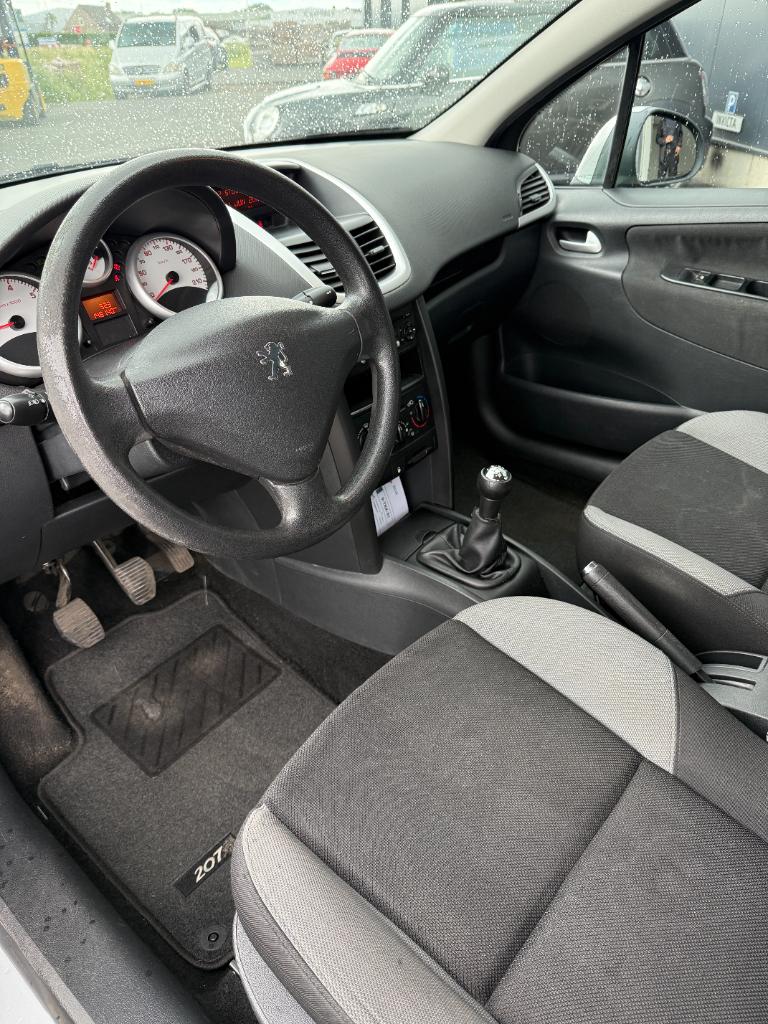 Peugeot 207 1.4 look - airco - nieuwe koppeling