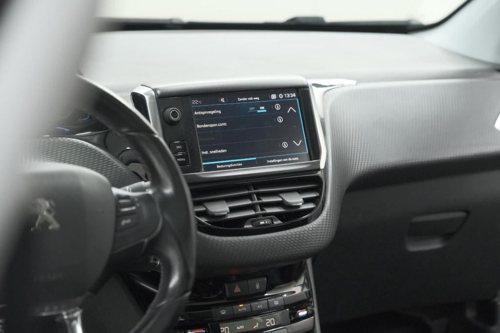 Peugeot 2008 puretech 110 allure | panoramadak | apple carplay | navigatie 