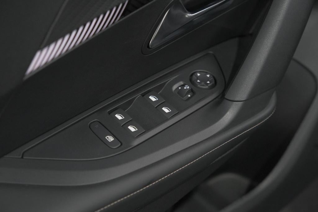 Peugeot 2008 1.2 hybrid 145 allure | 360 camera | adaptieve cruise control 