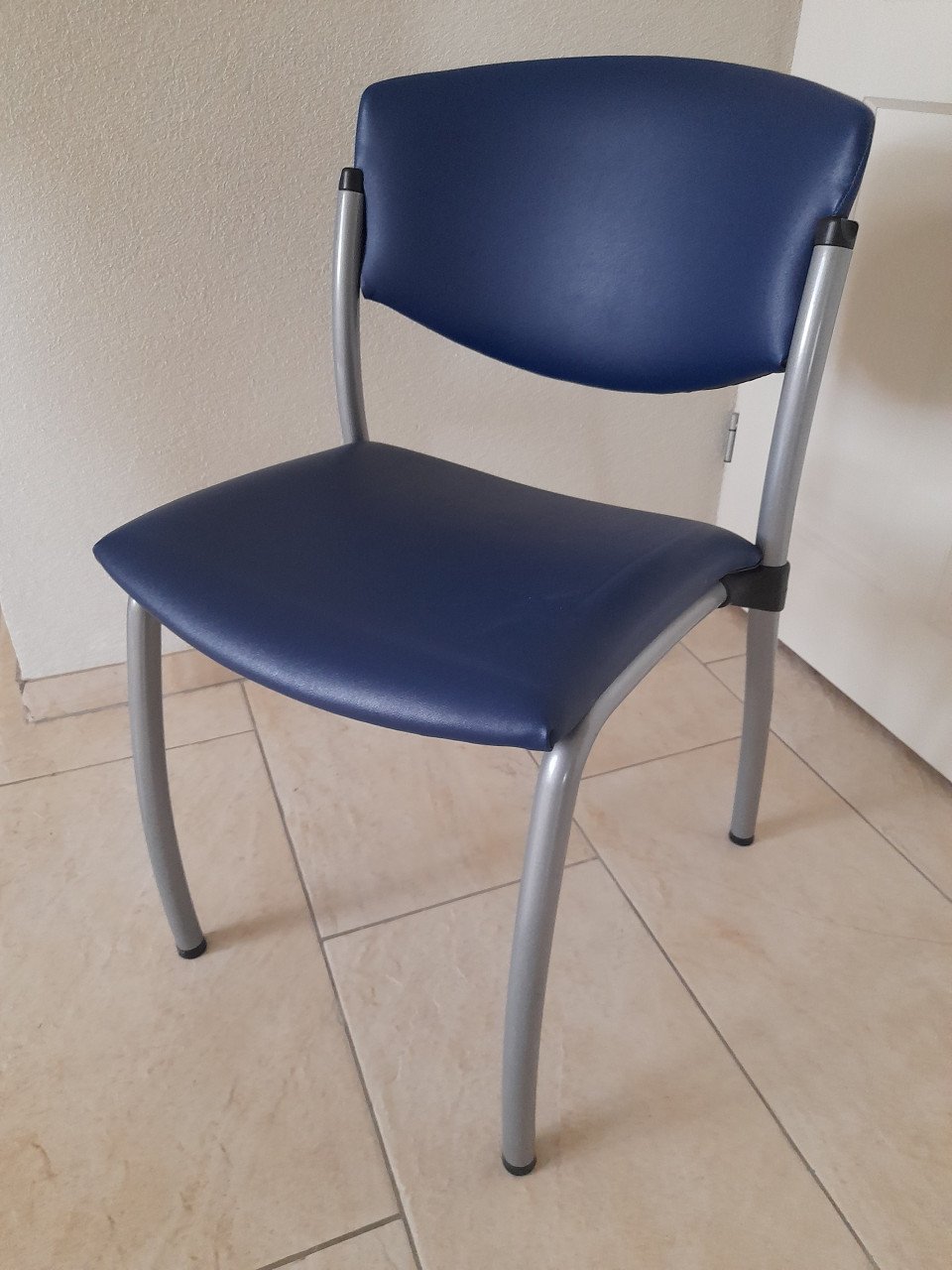 10 Stevige nette ( vergader ) stoelen (in goede nette staat )