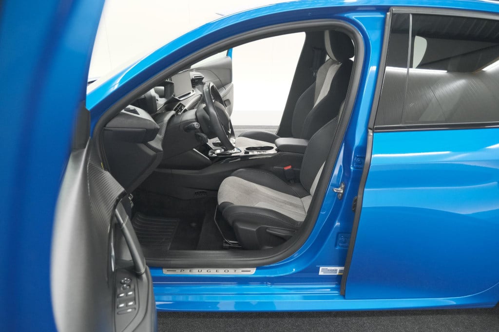 Peugeot 208 ev gt pack 50 kwh | camera | adapieve cruise control | stoelver