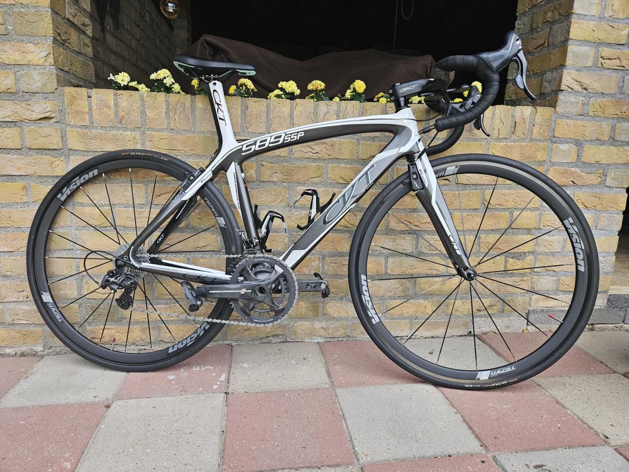 CKT SSP 589 Carbon racer met Campagnolo Record 11-speed