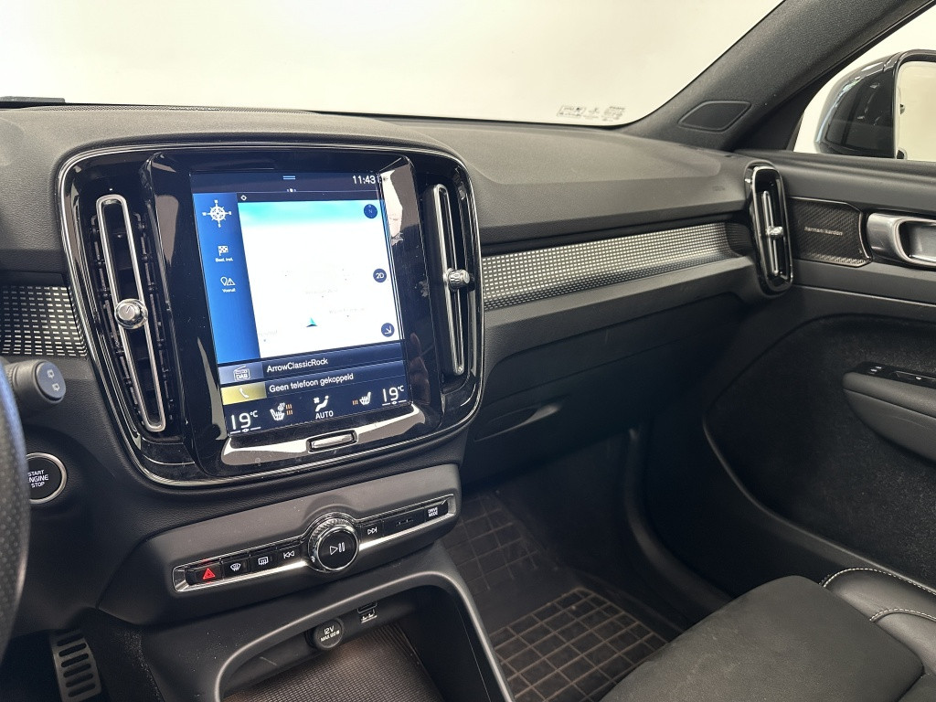Volvo XC40 1.5 t4 rech r-design | trekhaak | adaptief cc. | 360 camera |