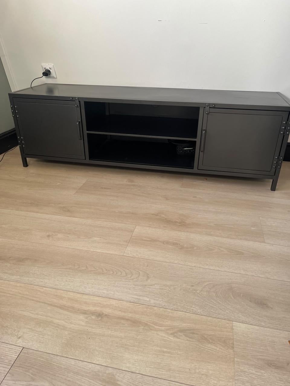 Metalen tv meubel