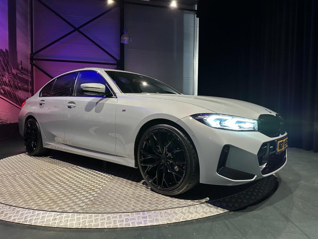 BMW 3-serie 318i m sport edition *schuifdak*shadow line*camera*laser*