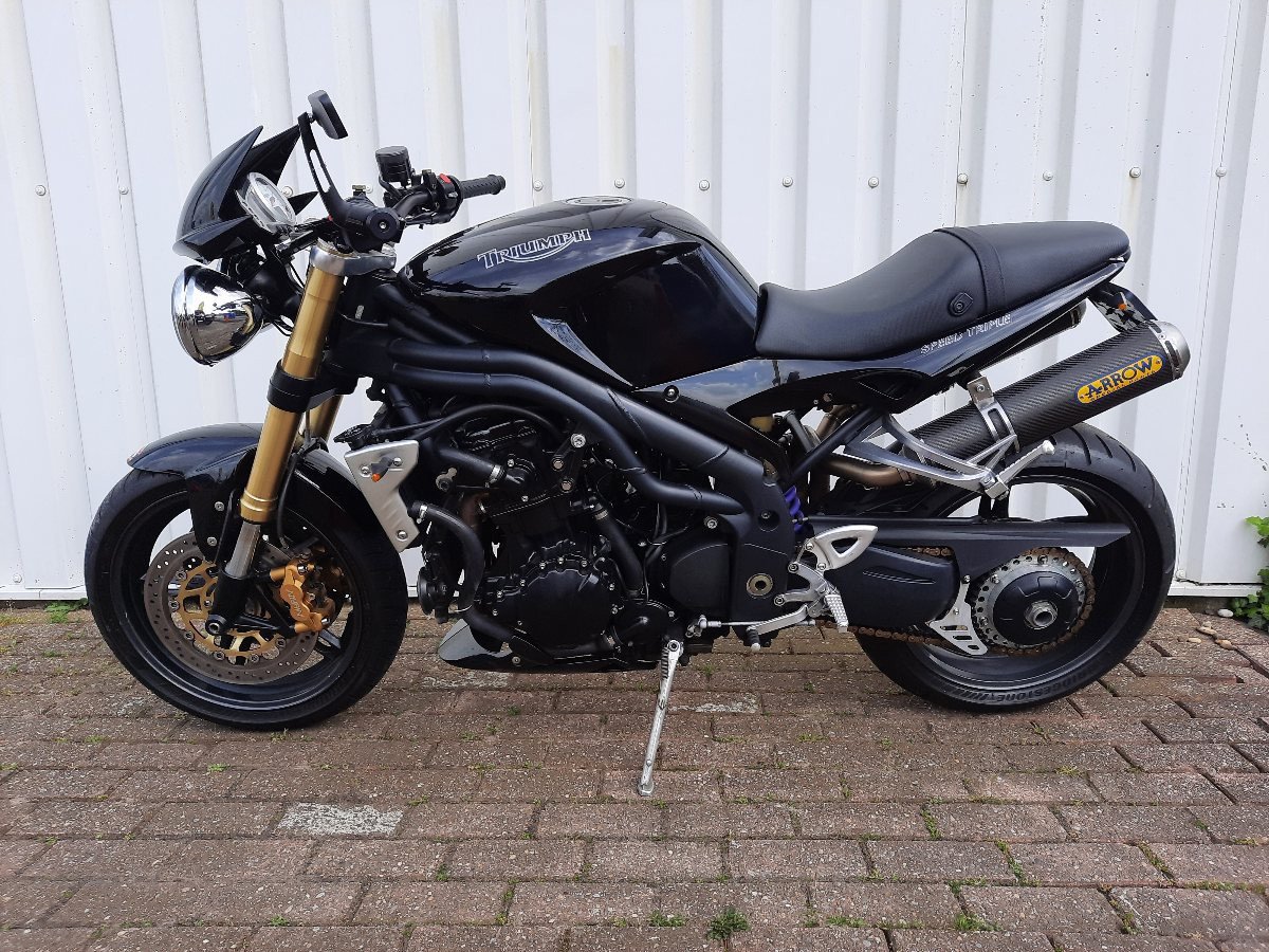 Triumph Speed Triple 1050, full options!
