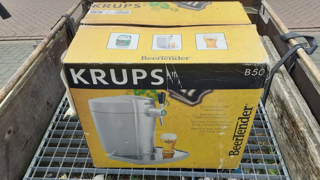 Biertap Snij & Keukenmach. -Steamers + Filmcamera + Strijkplank+Waterkoker