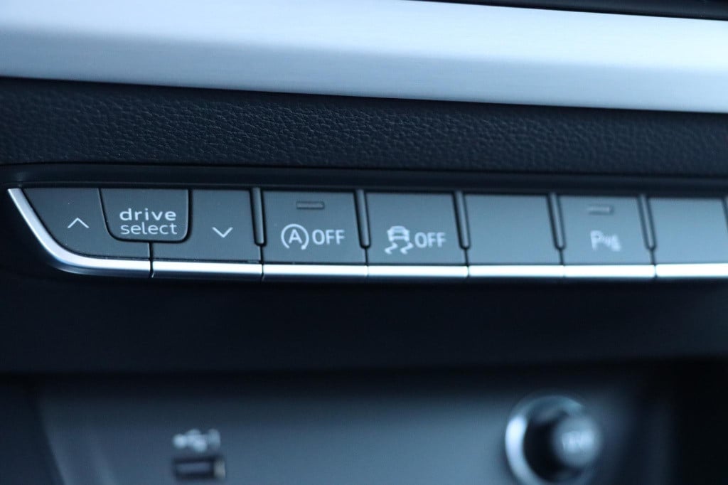 Audi A4 avant 35 tfsi s edition competition
