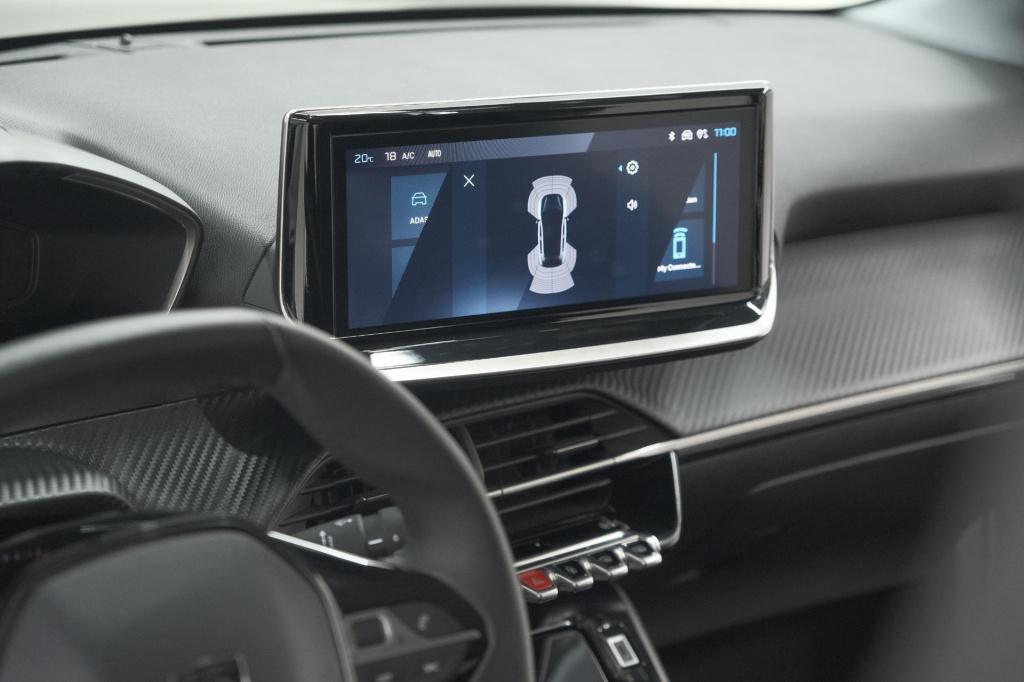 Peugeot 208 puretech 100 allure | parkeersensoren | navigatie | apple carpl