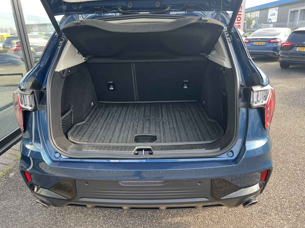Lynk & Co 01 1.5 261pk plug in hybrid , zwarte velgen , panodak , 360 camer