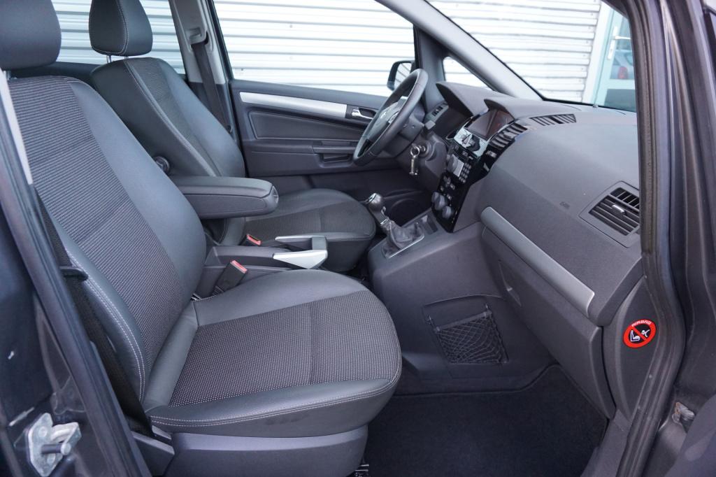 Opel Zafira 1.8 cosmo 7-persoons / climate / navi / cruise / trekhaak / lm 