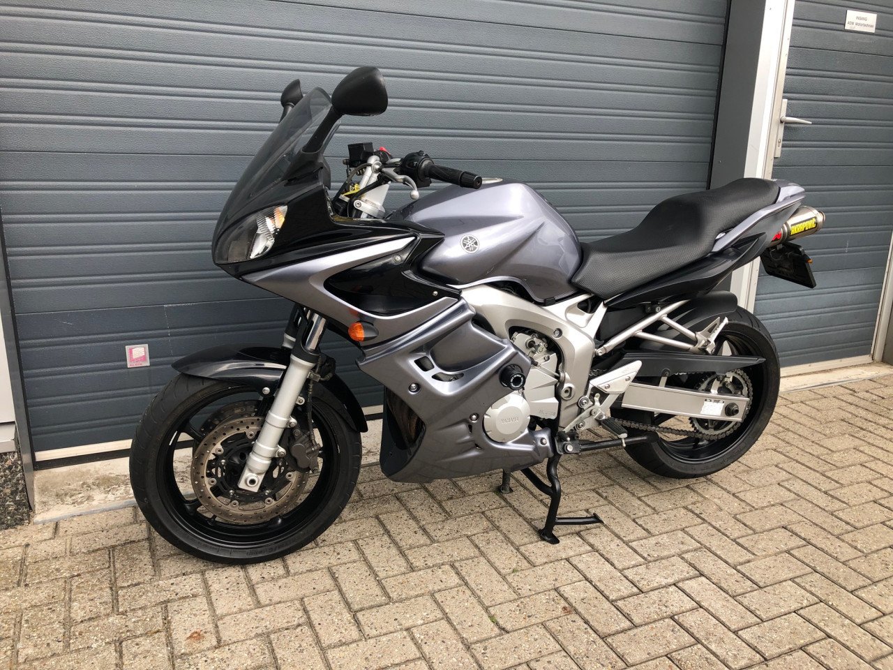 Yamaha FZ6S uit 2005 met 32 dkm, Akrapovic, volle kuip, rijklaar €2950,-