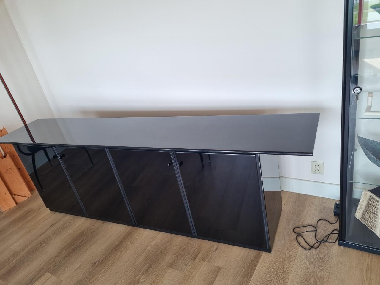 Dressoir sideboard zwart hoogglans Sheraton stijl
