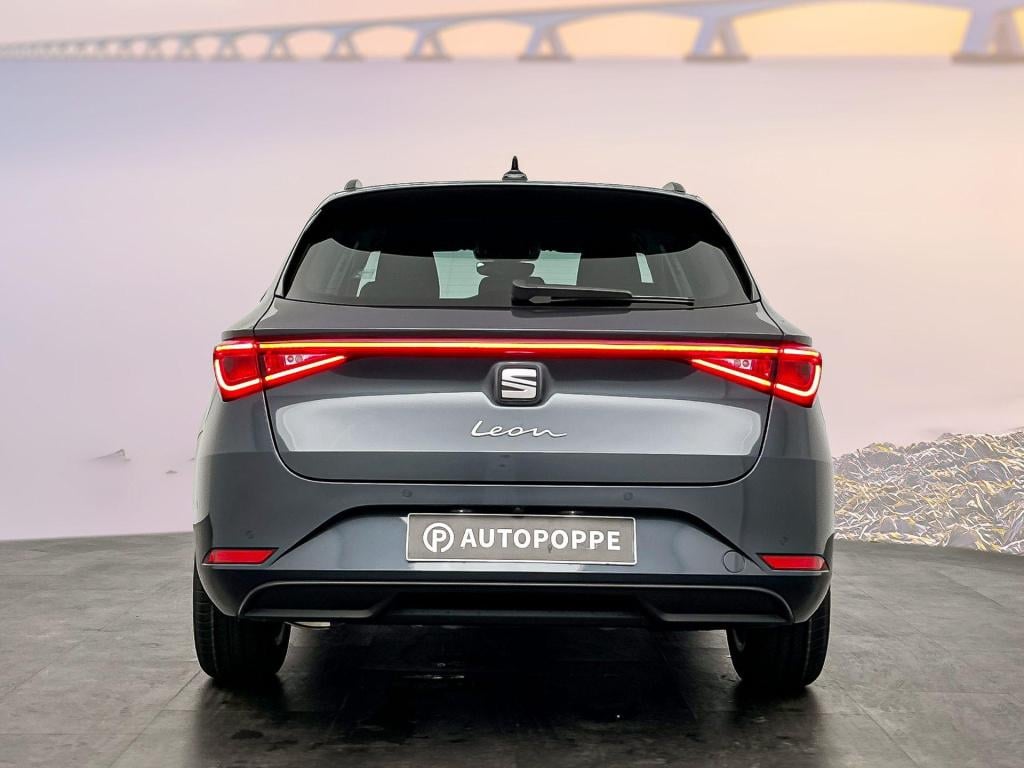 Seat Leon sportstourer style business intense 1.5 etsi 85 kw / 115 pk sta