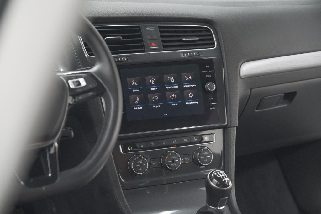 Volkswagen Golf 1.0 tsi 110pk highline | adaptieve cruise control | apple c