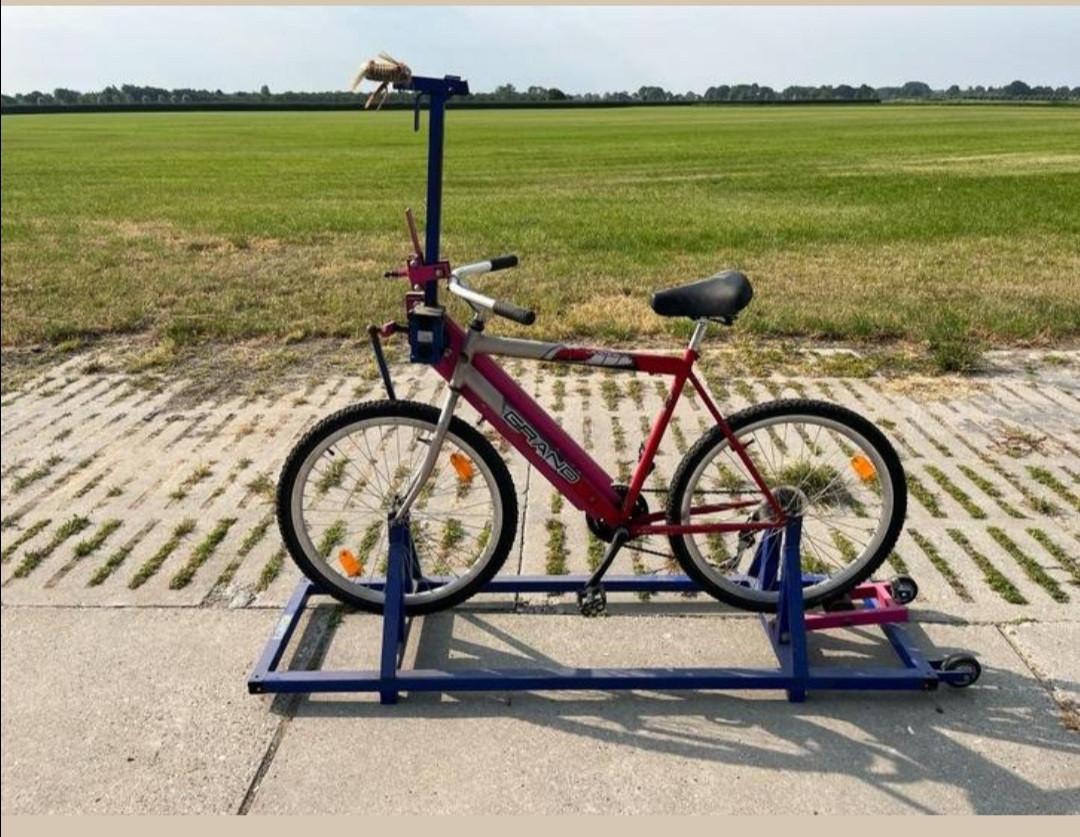 Uniek in zeeland : Te huur limonade-fietsen.