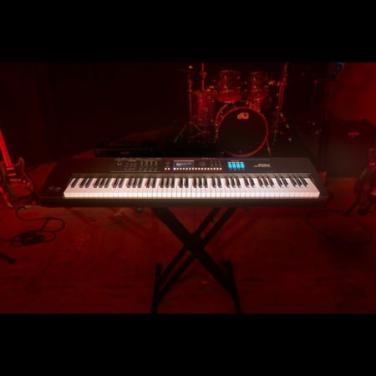 Roland Juno-D8 synthesizer volledig klavier 88 toetsen + extra's