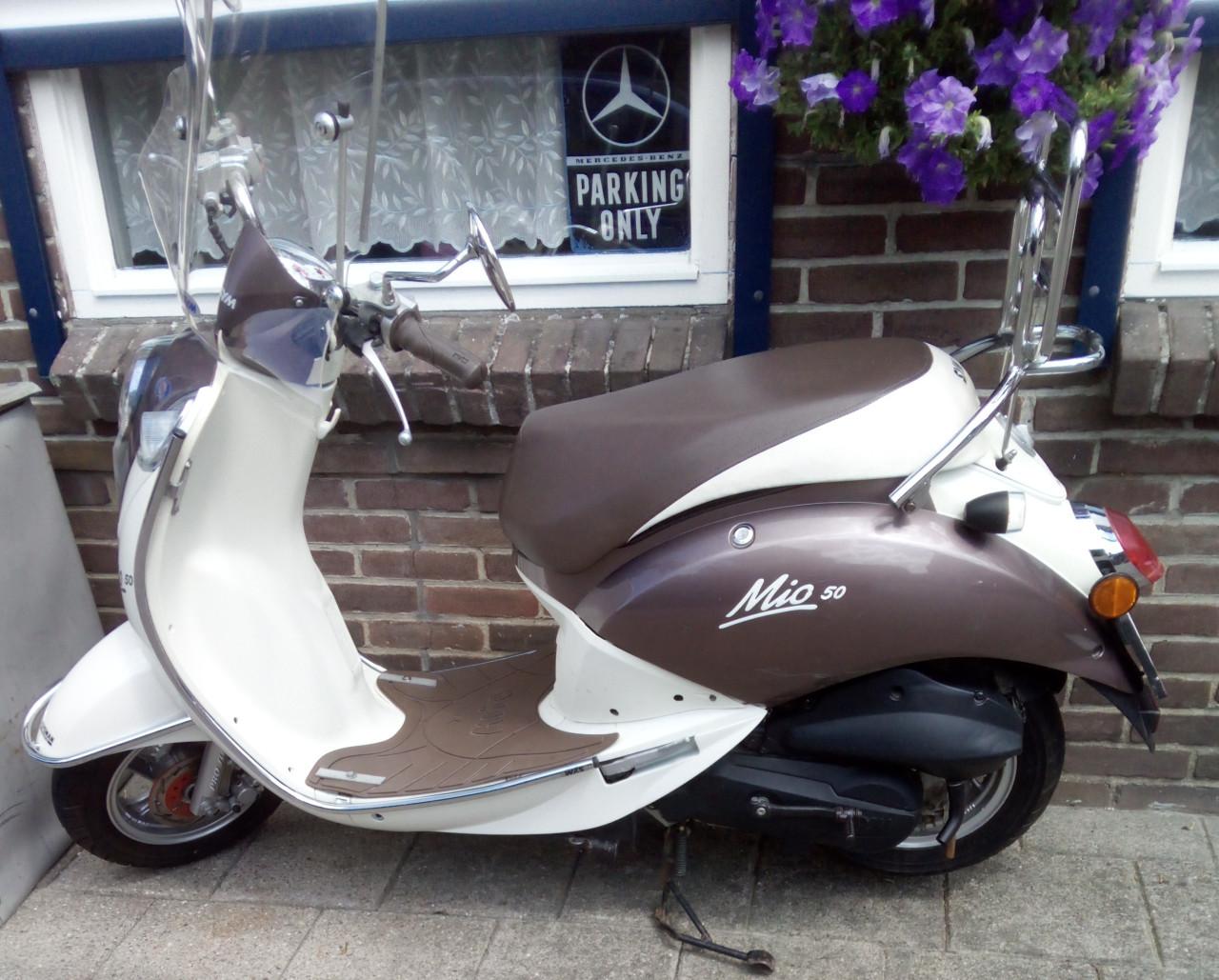 Mio 50 scooter