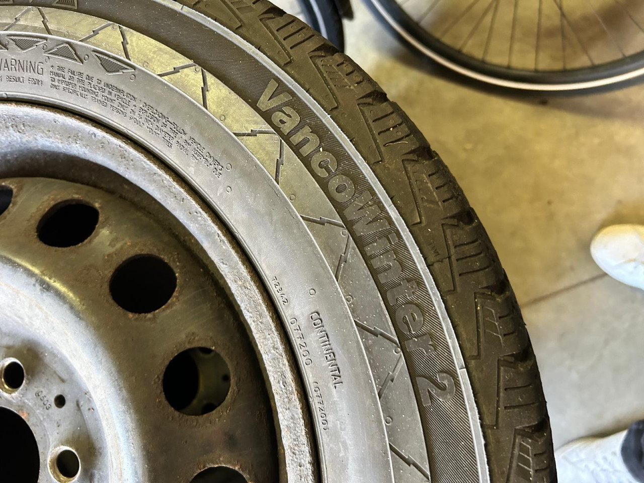 MERCEDES VITO STALEN VELGEN EVENTUEEL 2 LOSSE BANDEN CONTINENTAL
