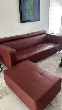 Mooie roodbruin leren bank met hocker