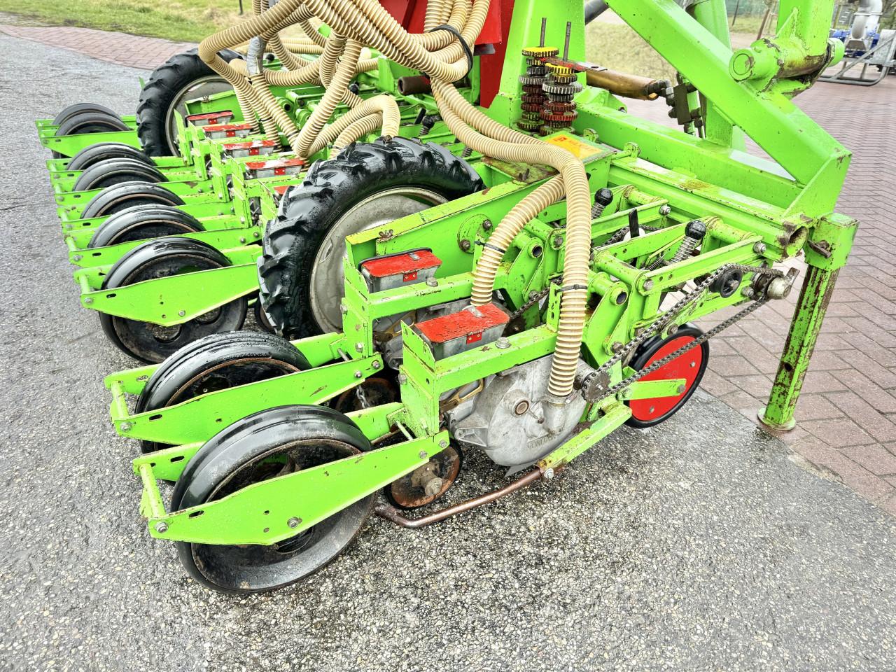 Vicon pneumatische uien zaaimachine 3x1,50 (5 rij per bed)