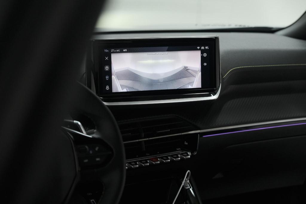 Peugeot 2008 puretech 130 eat8 gt | 360 camera | stoelmassage | adaptieve c